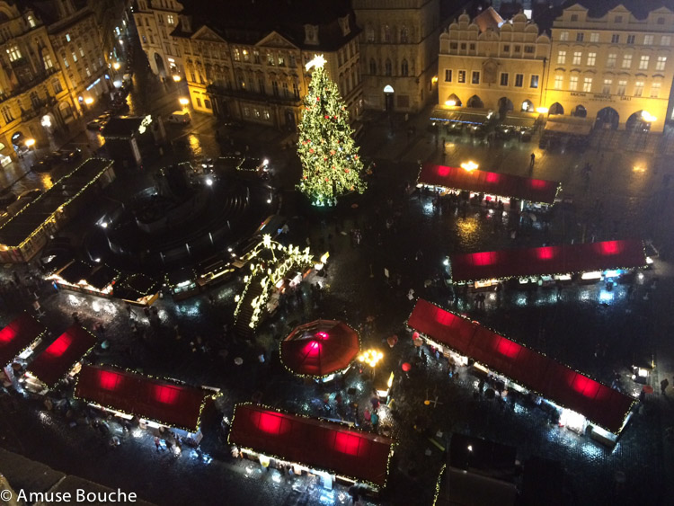 Targul de Craciun de la Praga vazut din turnul primariei 