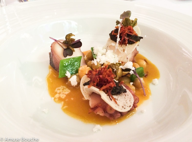 caracatiță gătită lent cu emulsie de chorizo la restaurant Alcron Praga