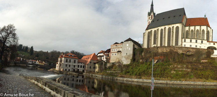 Vltava in Cesky Krumlov oras medieval in Cehia