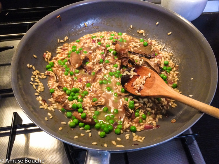 preparare risotto cu hribi si mazare