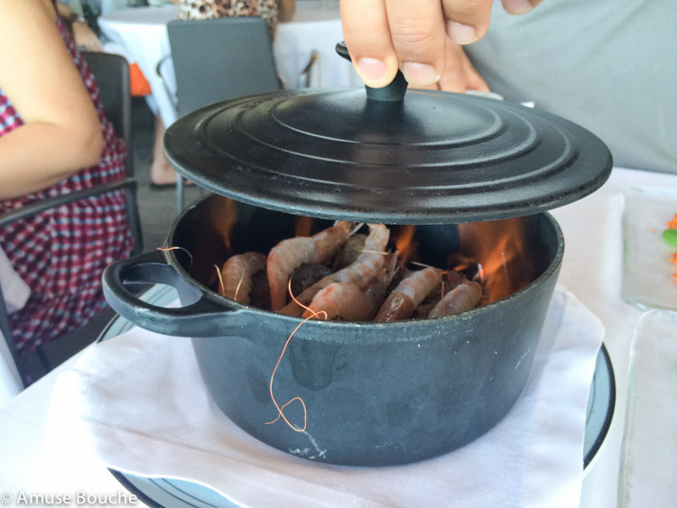 Prawns and green beams cooked în Orujo fireplace la Akelarre