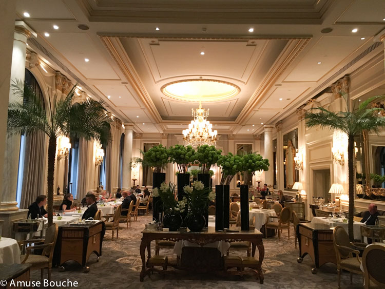 Interior Restaurant Le Cinq 3 stele Michelin Paris