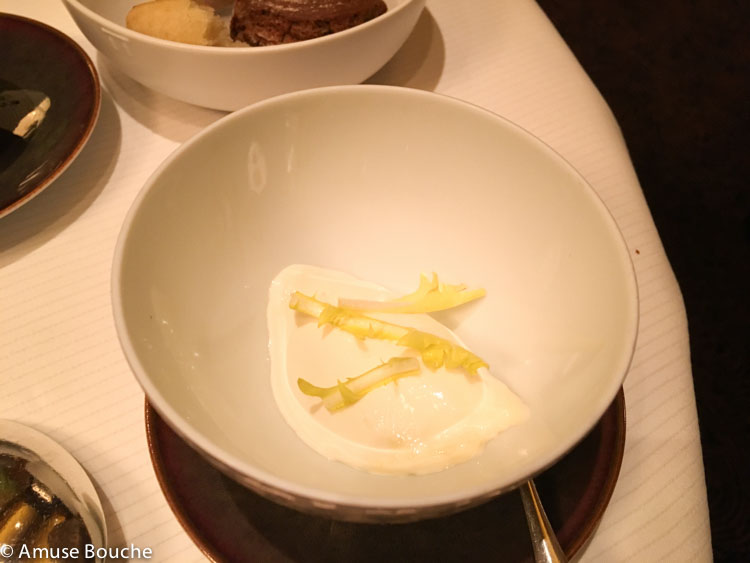 Lassi cu cardamon la restaurant Pierre Gagnaire Paris 3 stele Michelin