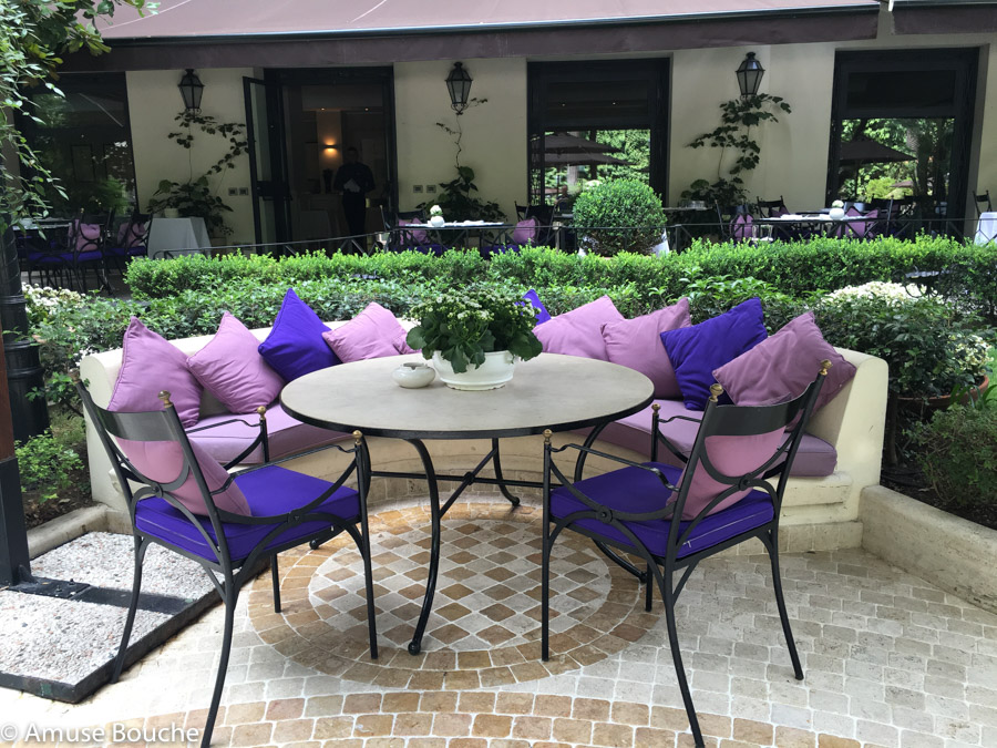 Aldrovandi Villa Borghese garden table