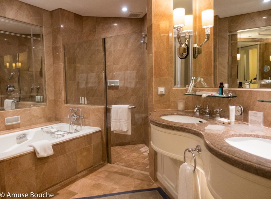 Four Seasons Singapore Bathroom