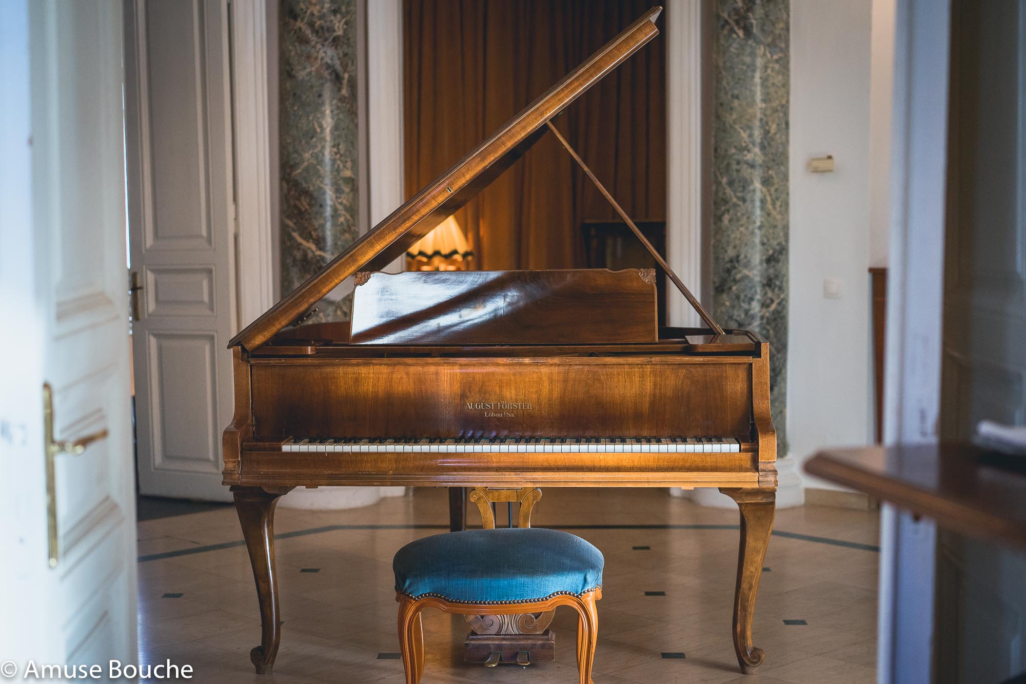 Le Bistrot Francais Bucharest Relais Chateaux interior 5 piano