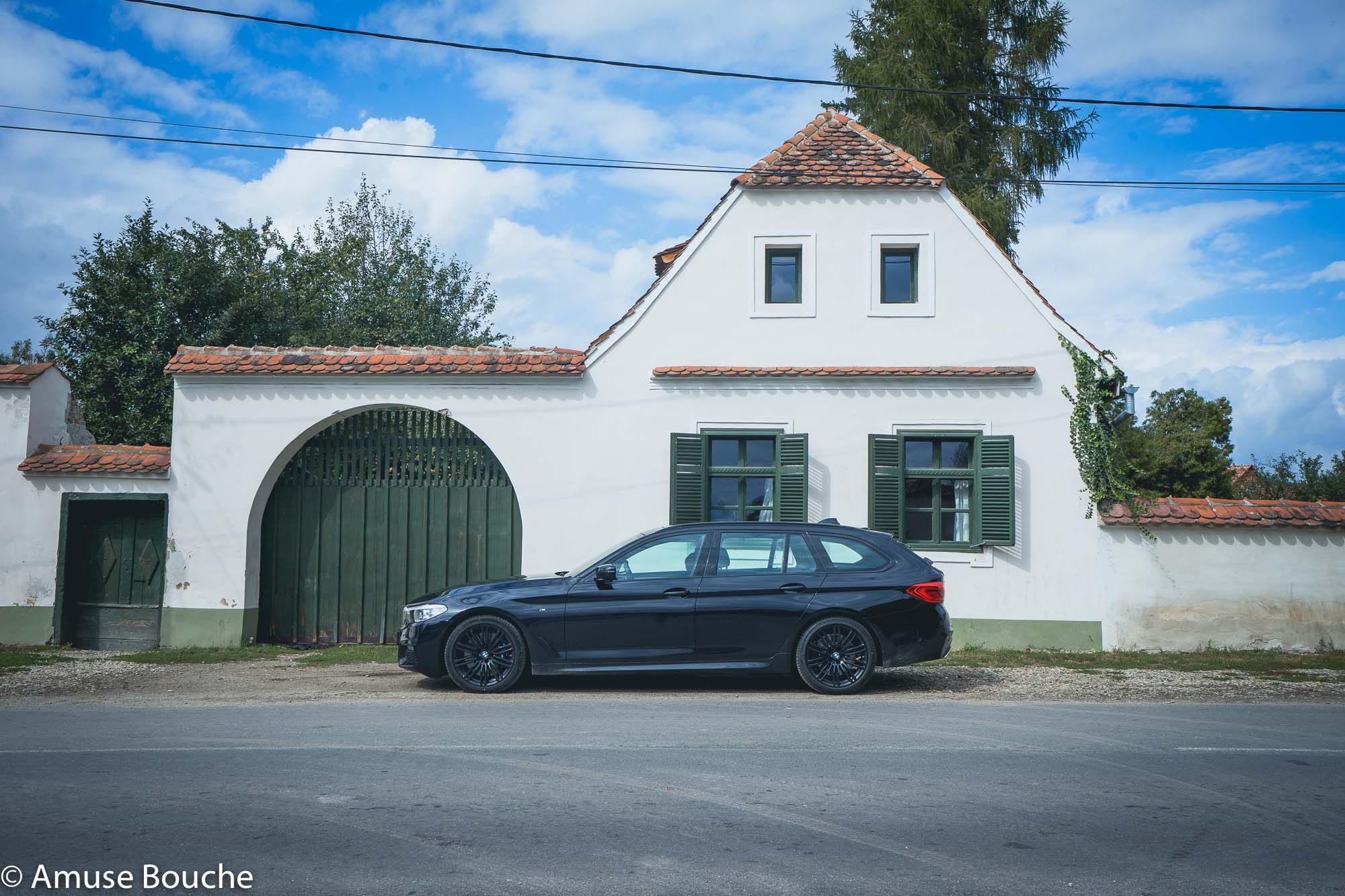 Casele de Oaspeți din Cincșor exterior casa BMW