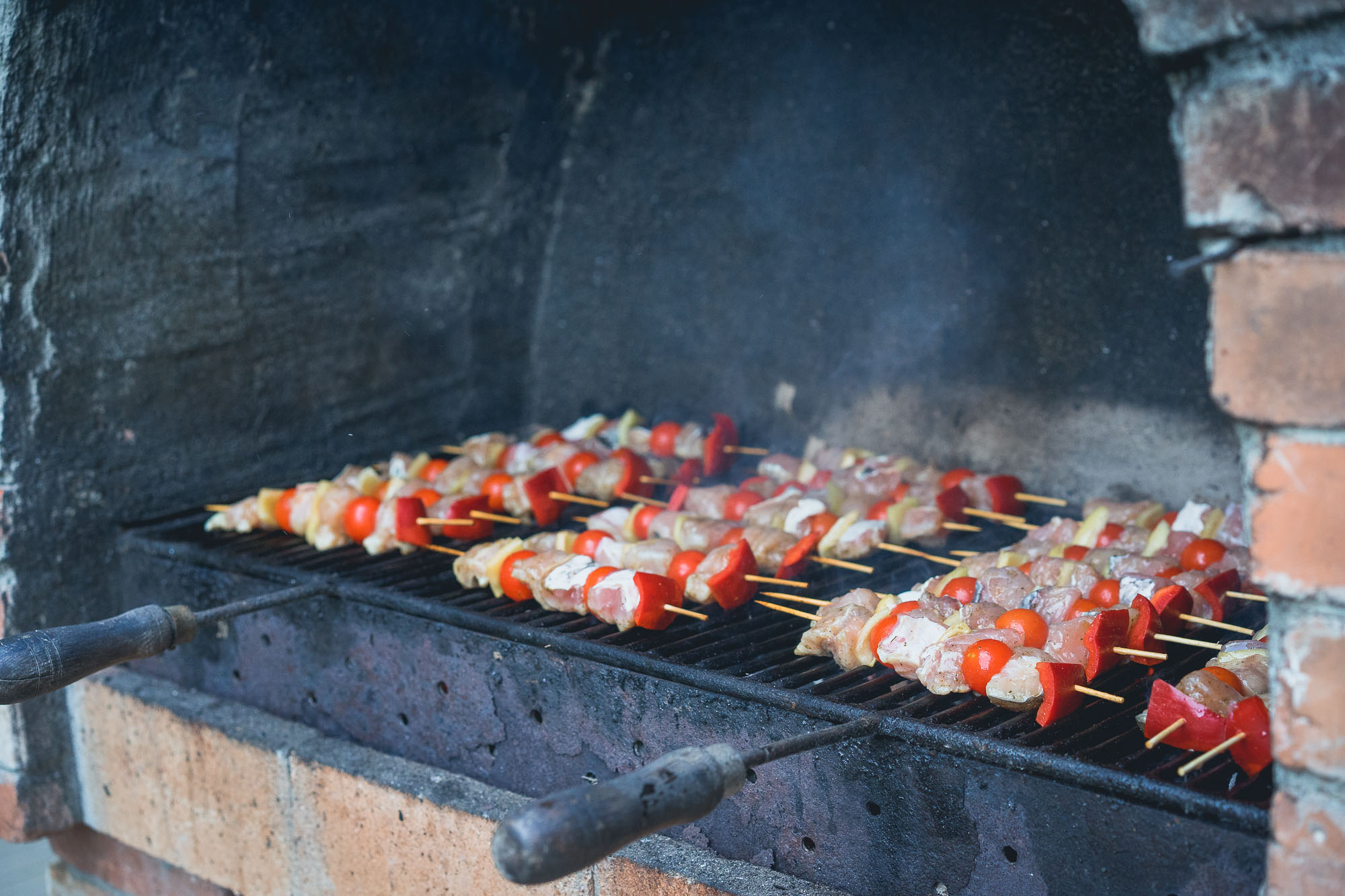 Limanul Resort Amuse Bouche seara traditionala fish skewers