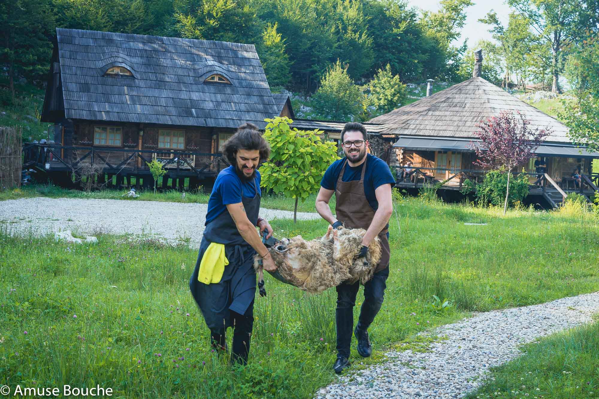 Eveniment gastronomic Raven's Nest amusebouche.ro outdoor cooking