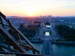 Priveliste la apus din Restaurant Jules Verne Turn Eiffel Alain Ducasse
