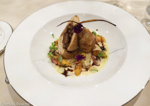 piept de pui cu hribi la Interior restaurant Le Fin Palais Royal